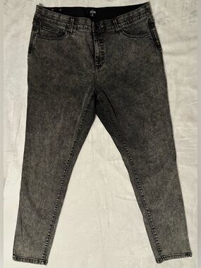 Size 38 LuLaroe Black Acid-Wash Women’s Jeans